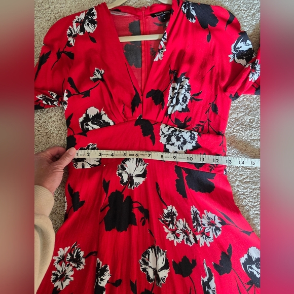 Yumi Kim Size Small Womens Red Black Floral Dress Lomg Sleeves Deep V neck - Picture 7 of 8